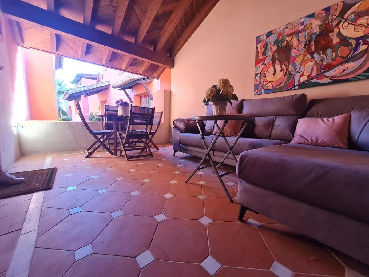 Luxury 2-Bed Apartment In Elviria W Pool Марбеля Екстериор снимка
