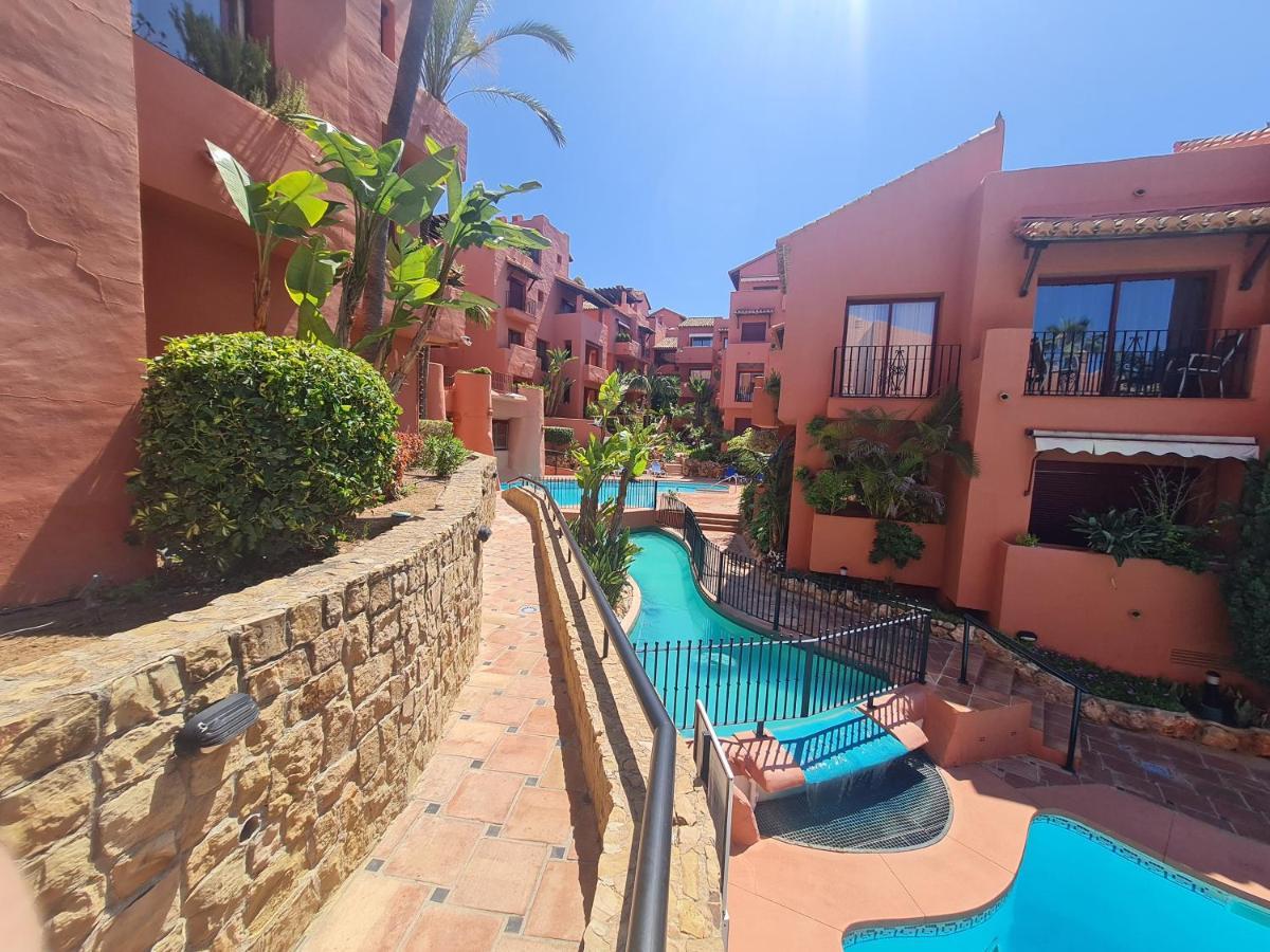Luxury 2-Bed Apartment In Elviria W Pool Марбеля Екстериор снимка
